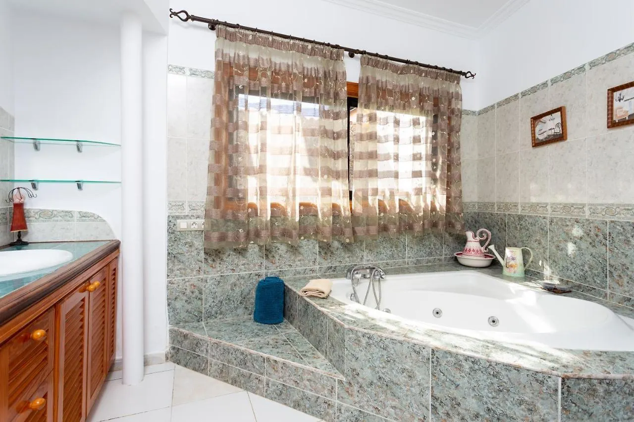 Villa Vivatenerife - Immense Villa, Unique And Exclusive Chayofa